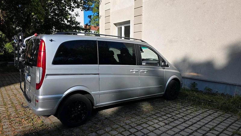 Silber Gebraucht 2007 Mercedes Viano Van / Kleinbus | 8.500 € (Fairer Preis) - Bild 1/4