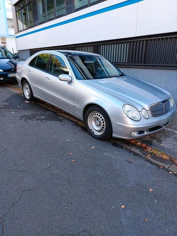 Gebraucht Mercedes E200 163 PS (119 kW) 2004 Silber Limousine