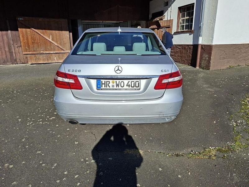 Gebraucht Mercedes E200 184 PS (135 kW) 2010 Silber Limousine