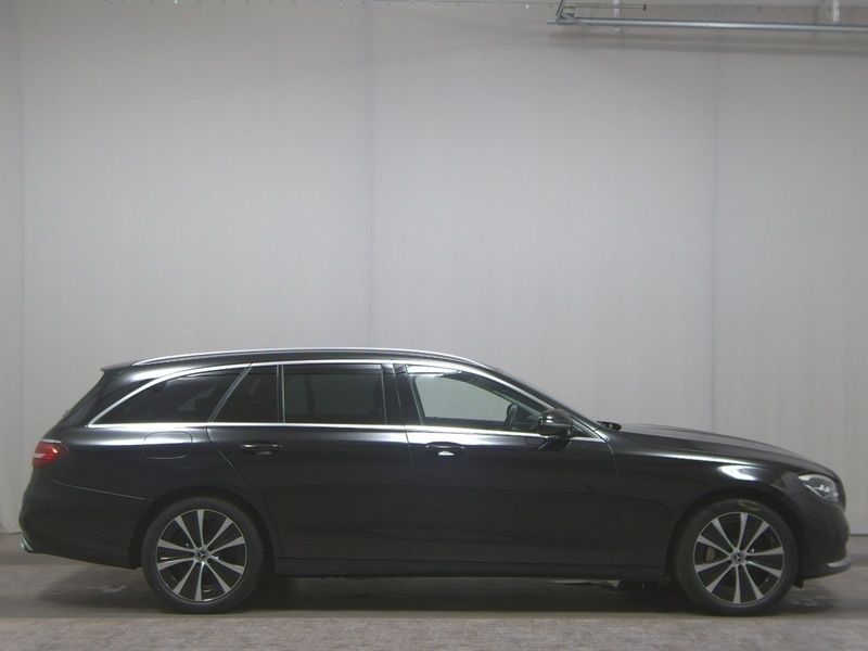 Schwarz Gebraucht 2021 Mercedes E300 Avantgarde Kombi | 21.490 € (Fairer Preis) - Bild 1/4