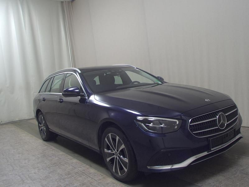 Gebraucht Mercedes E300 Avantgarde 306 PS (225 kW) 2022 Blau Kombi