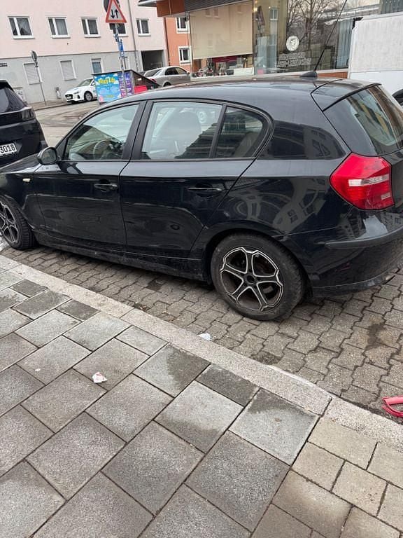 Gebraucht BMW 118 Lifestyle 143 PS (105 kW) 2009 Schwarz Kleinwagen