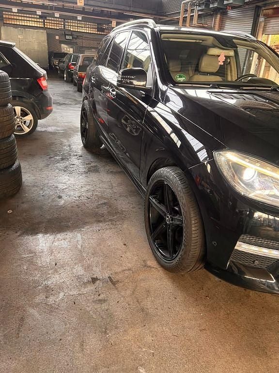 Gebraucht Mercedes ML350 258 PS (189 kW) 2013 Schwarz SUV