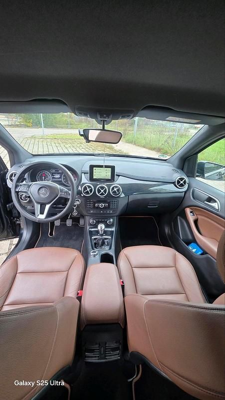 Gebraucht Mercedes B200 156 PS (114 kW) 2013 Schwarz Van / Kleinbus