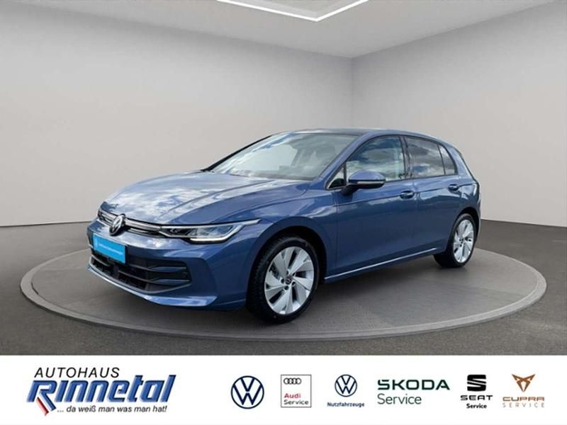 Anemonenblau metallic Gebraucht 2024 VW Golf VIII Life Limousine | 25.340 € (Fairer Preis) - Bild 1/4