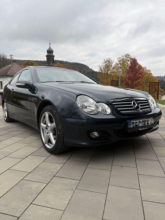 Blau Gebraucht 2004 Mercedes C200 Coupé | 4.450 € (Fairer Preis) - Bild 1/4