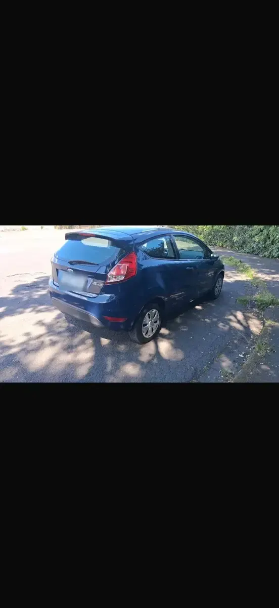 Gebraucht Ford Fiesta 60 PS (44 kW) 2013 Blau Kleinwagen