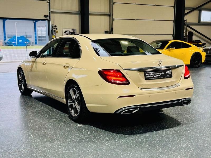 Gebraucht Mercedes E200 Avantgarde 150 PS (110 kW) 2018 Beige Limousine