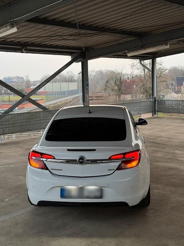 Gebraucht Opel Insignia 131 PS (96 kW) 2013 Weiß Limousine