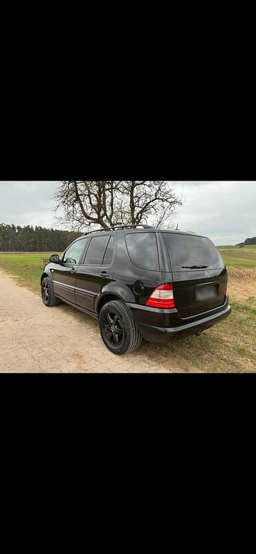 Gebraucht Mercedes ML430 279 PS (205 kW) 2001 Schwarz SUV