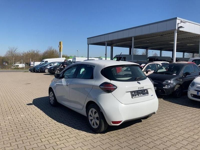 Second-hand Renault Zoe Life 50 kW (69 CP) 2020 Alb Hatchback