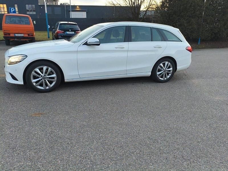 Gebraucht Mercedes C180 156 PS (114 kW) 2019 Weiß Kombi