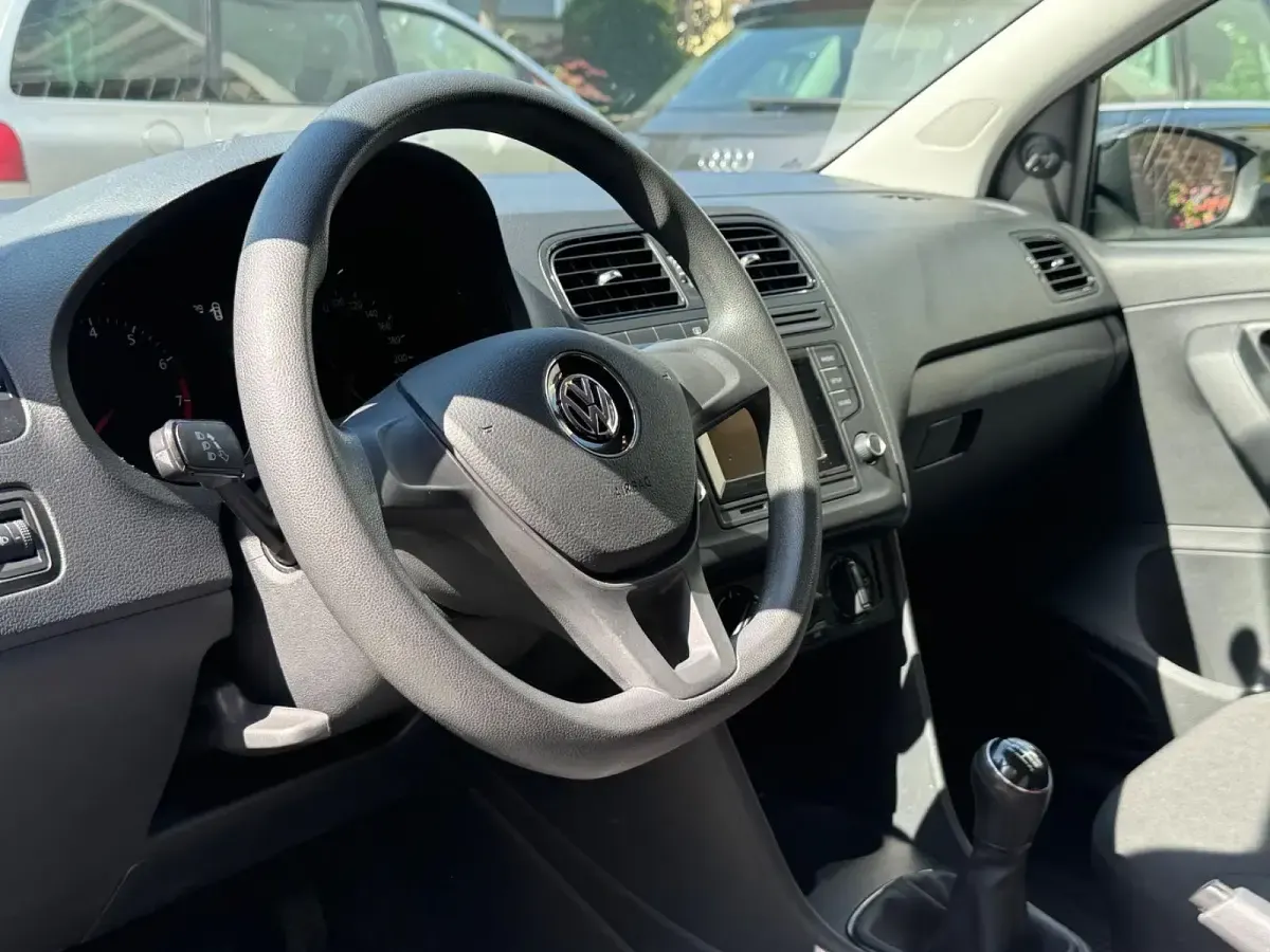 Gebraucht VW Polo Trendline 75 PS (55 kW) 2014 Weiß Kleinwagen