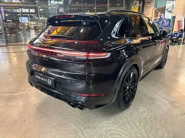 Używany Porsche Cayenne 500 KM (367 kW) 2025 Czarny SUV