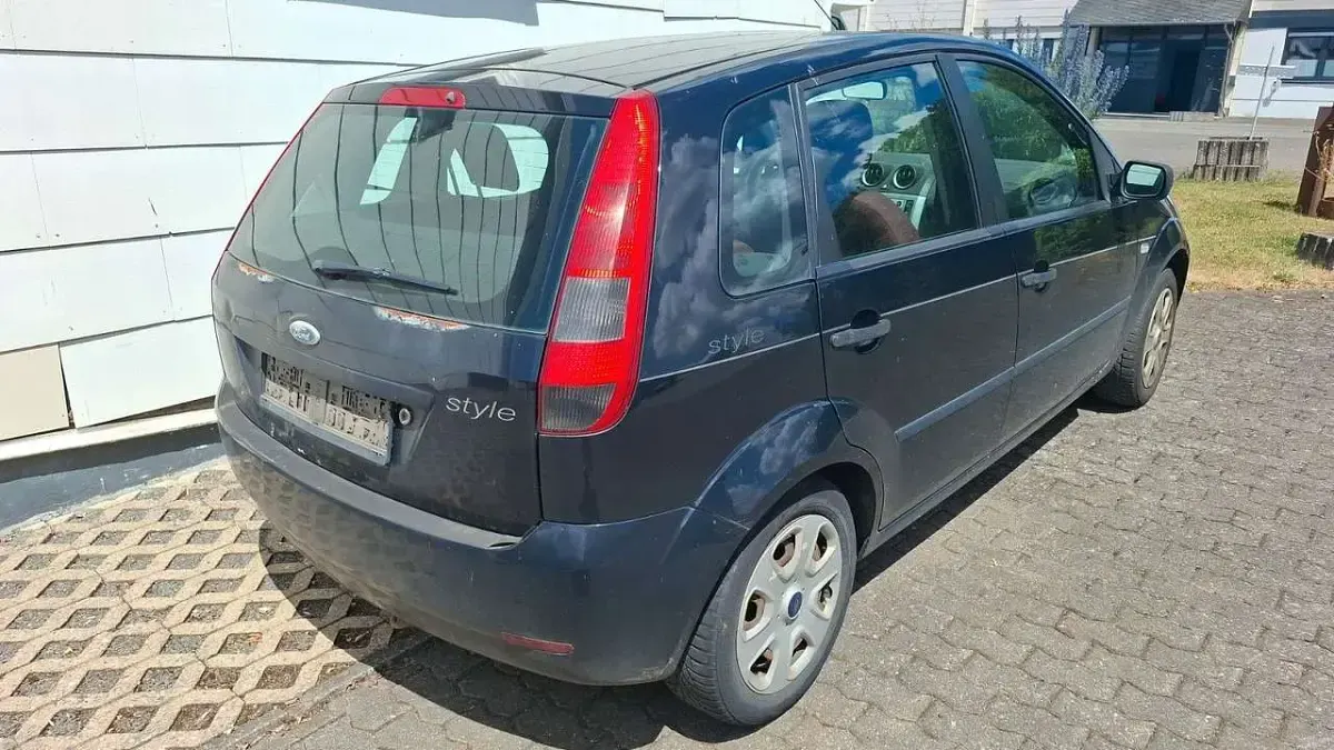 Gebraucht Ford Fiesta Trend 69 PS (50 kW) 2004 Schwarz Kleinwagen
