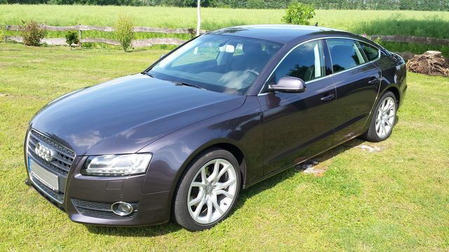 Schwarz metallic Gebraucht 2010 Audi A5 Sportback Kleinwagen | 27.995 € - Bild 1/4