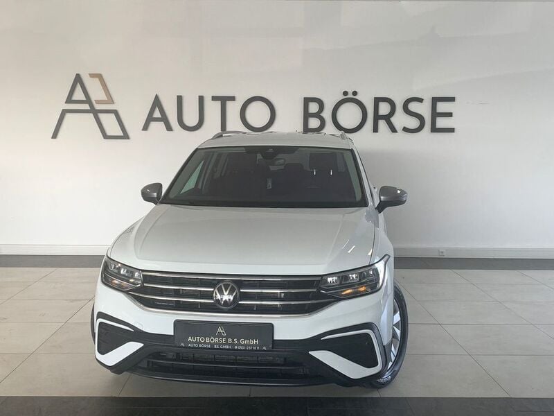 Weiß Gebraucht 2022 VW Tiguan Allspace Life SUV | 25.490 € (Guter Preis) - Bild 1/4