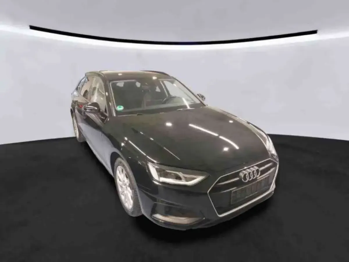 Gebraucht Audi A4 Basis 150 PS (110 kW) 2022 Mythosschwarz metallic Kombi