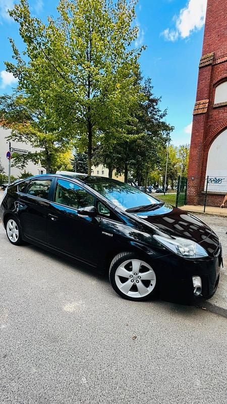 Gebraucht Toyota Prius Executive 99 PS (72 kW) 2011 Schwarz Kleinwagen