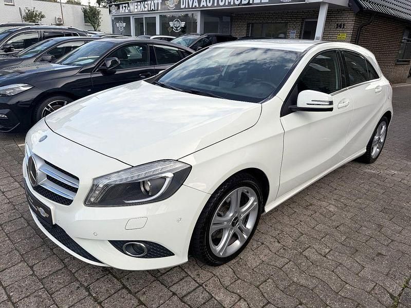 Weiß Gebraucht 2014 Mercedes A180 Urban Limousine | 16.550 € (Etwas zu teuer) - Bild 1/4