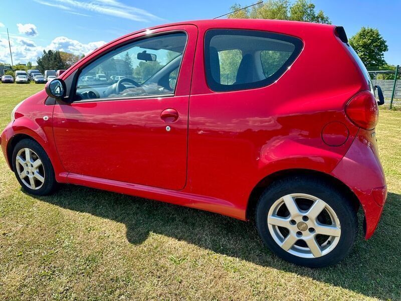 Gebraucht Toyota Aygo Cool 68 PS (50 kW) 2006 Rot Kleinwagen