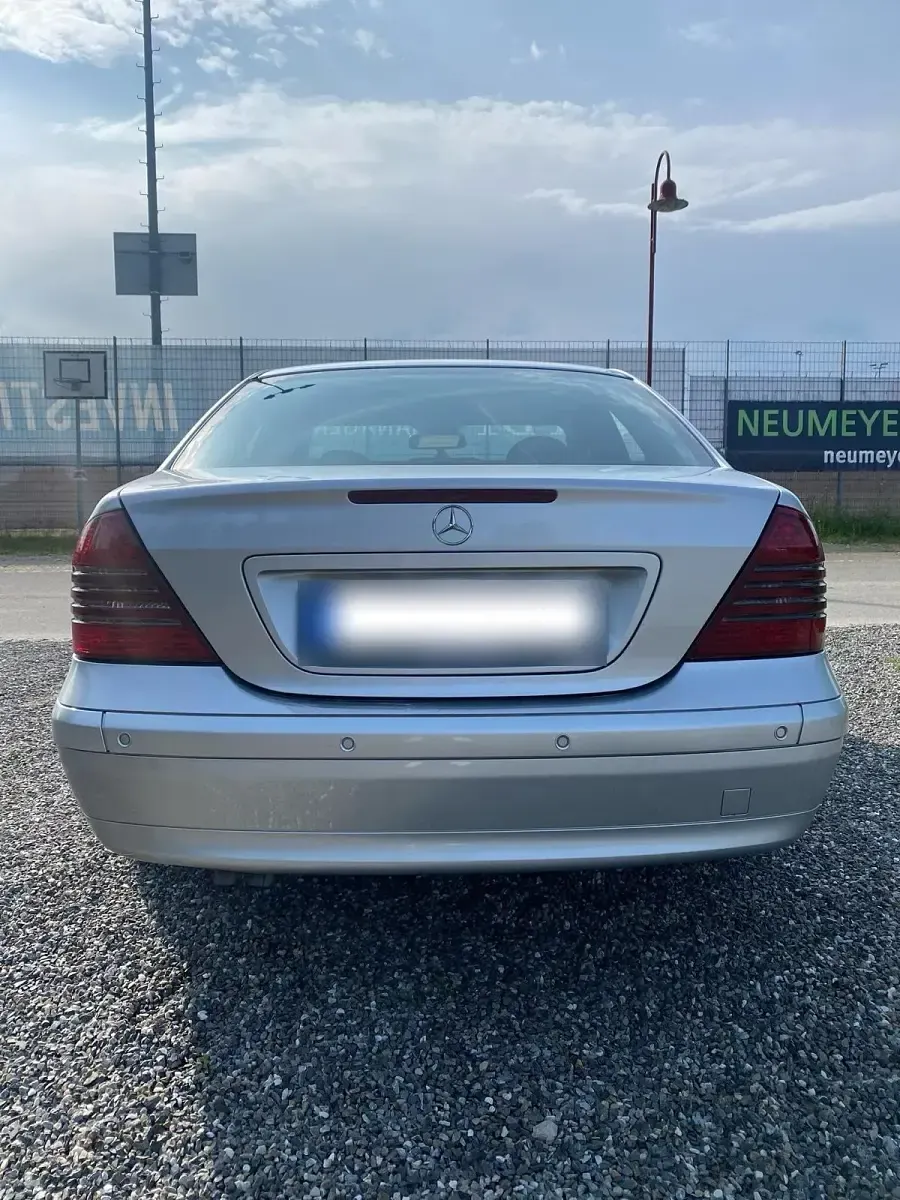 Gebraucht Mercedes C180 143 PS (105 kW) 2003 Silber Limousine