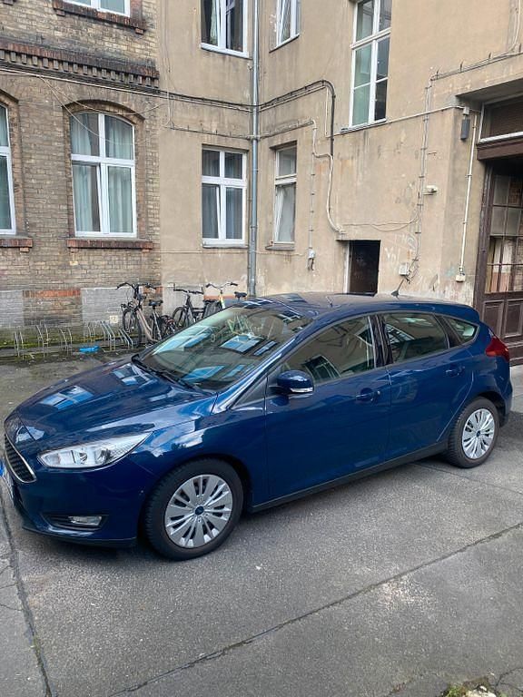 Blau Gebraucht 2016 Ford Focus Limousine | 7.500 € (Superpreis) - Bild 1/4