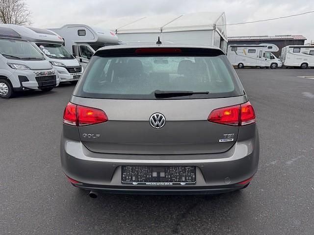 Gebraucht VW Golf Edition 110 PS (80 kW) 2017 Limestone grey metallic Limousine