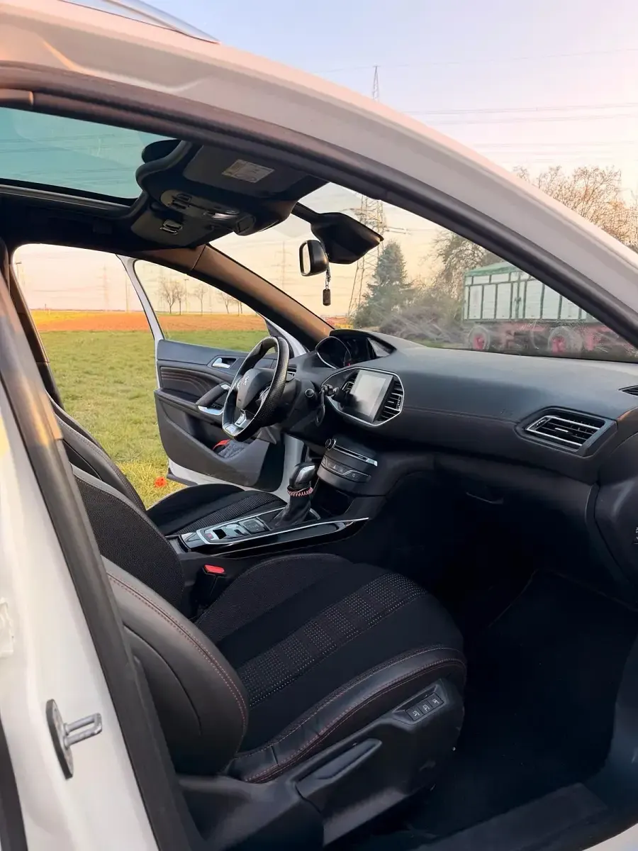 Gebraucht Peugeot 308 GT-line 130 PS (95 kW) 2016 Weiß Kombi