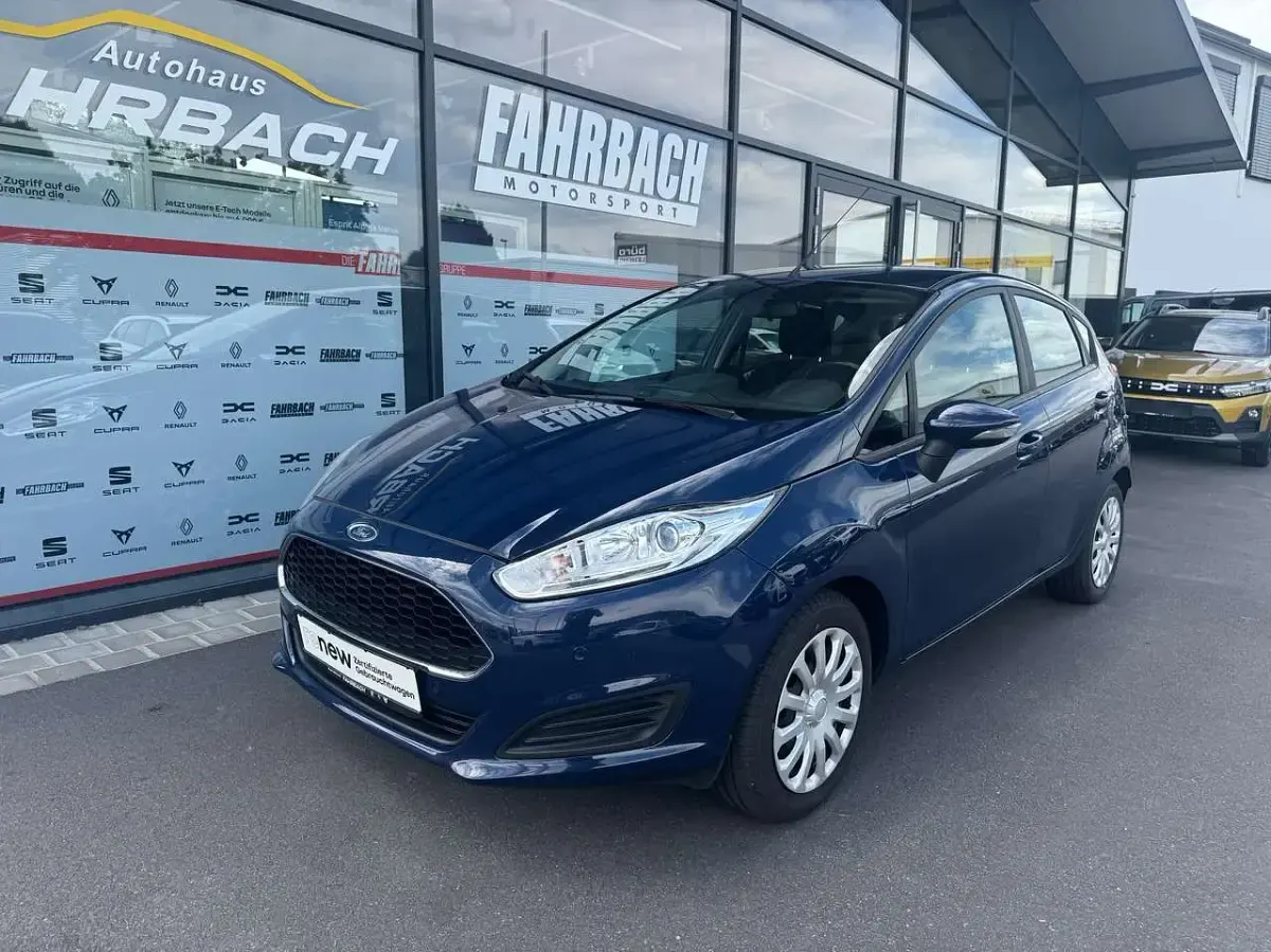 Gebraucht Ford Fiesta Trend 101 PS (74 kW) 2017 Blazerblau Kleinwagen