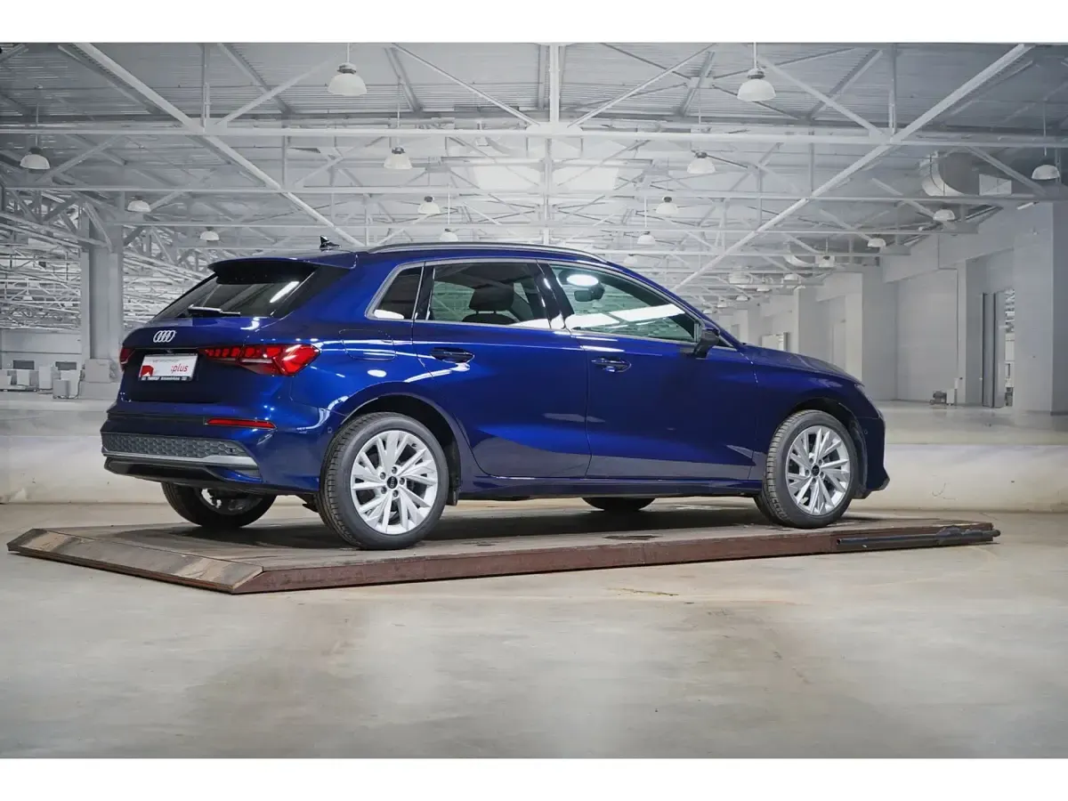 Gebraucht Audi A3 Advanced Plus 150 PS (110 kW) 2025 Navarrablau metallic Limousine
