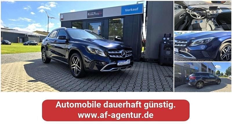 Blau Gebraucht 2017 Mercedes GLA250 Urban SUV | 18.990 € (Guter Preis) - Bild 1/4