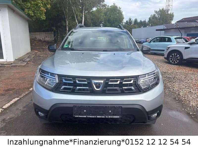 Grau Gebraucht 2022 Dacia Duster Comfort SUV | 13.900 € (Guter Preis) - Bild 1/4