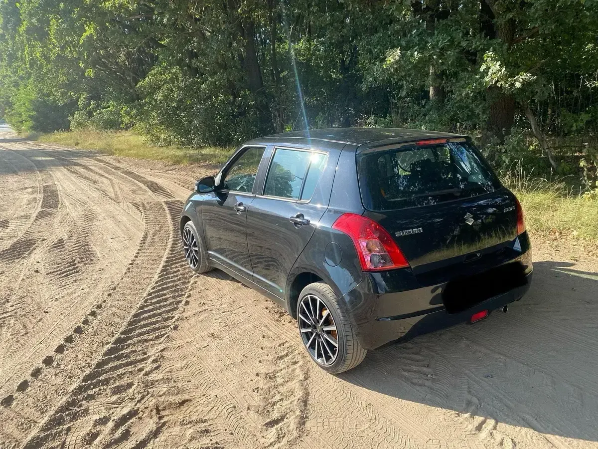 Gebraucht Suzuki Swift 92 PS (67 kW) 2010 Schwarz Kleinwagen
