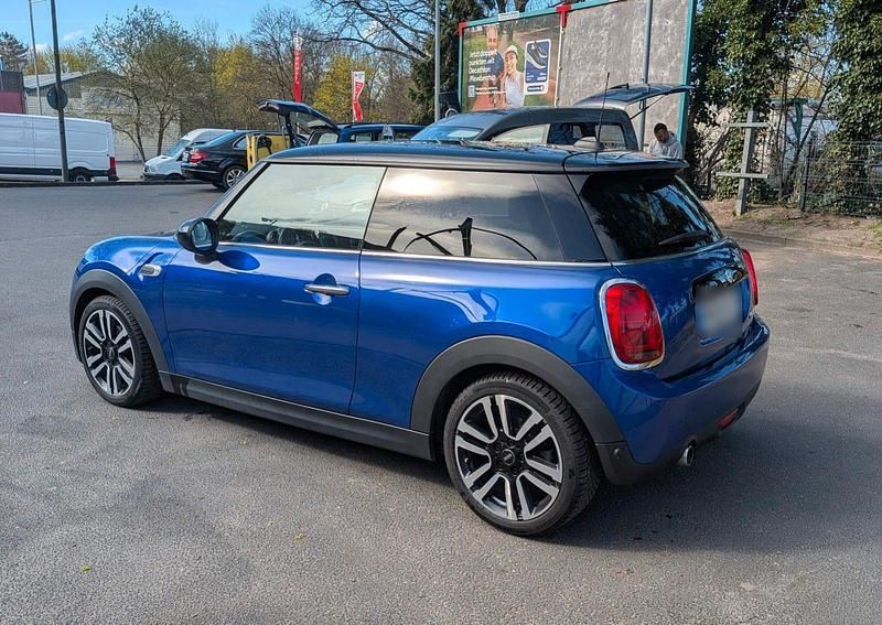 Gebraucht Mini Cooper 136 PS (100 kW) 2019 Blau Kleinwagen