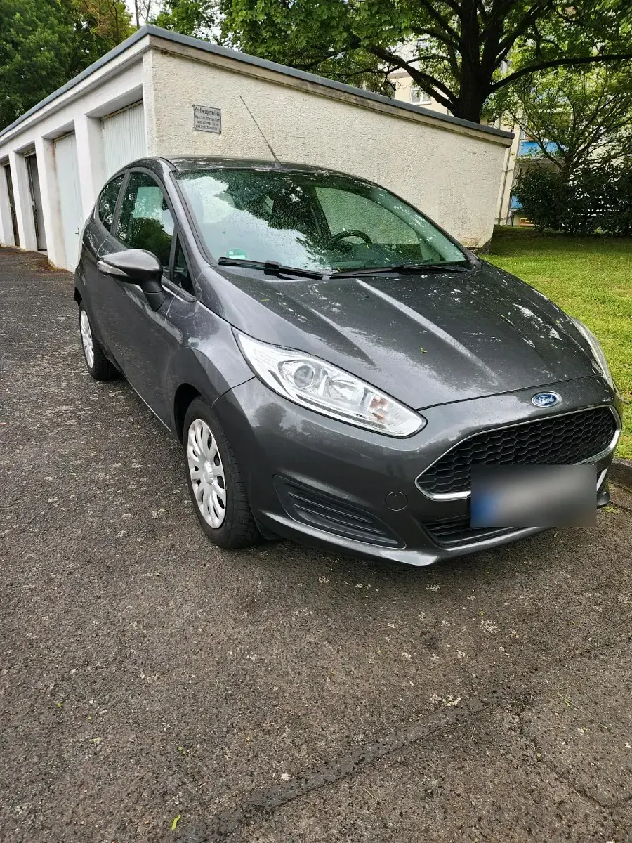 Usata Ford Fiesta 80 CV (58 kW) 2017 Grigio Utilitaria