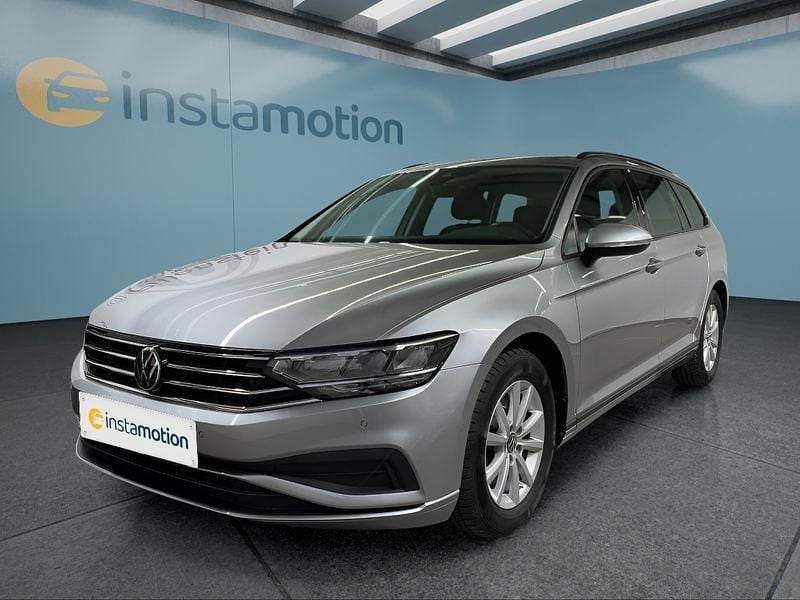 Silber Gebraucht 2023 VW Passat Kombi | 24.849 € (Fairer Preis) - Bild 1/4