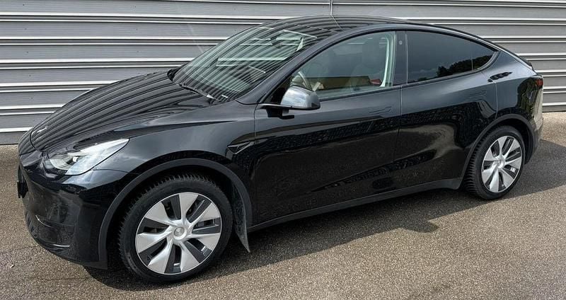 Schwarz Gebraucht 2023 Tesla Model Y RWD SUV | 31.590 € (Fairer Preis) - Bild 1/4
