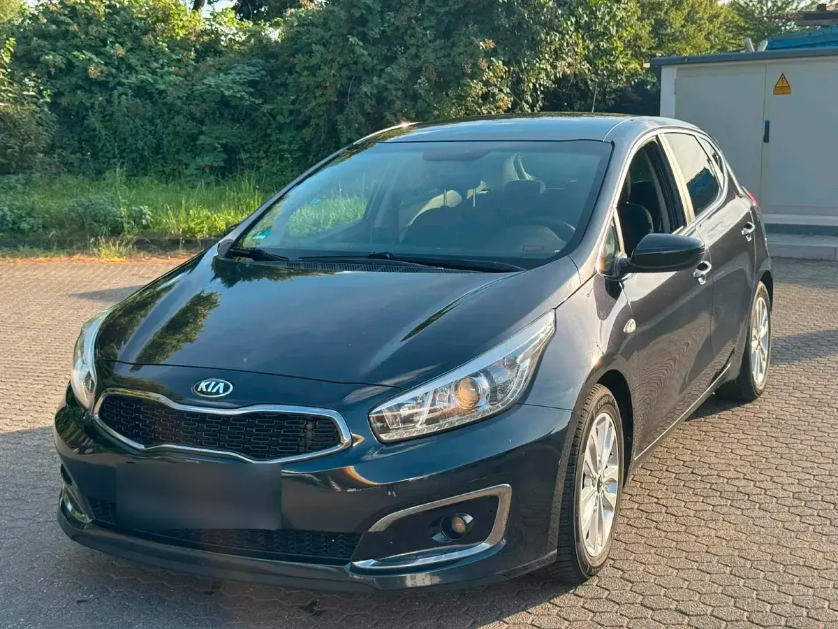 Gebraucht Kia Ceed 128 PS (94 kW) 2016 Schwarz Kleinwagen