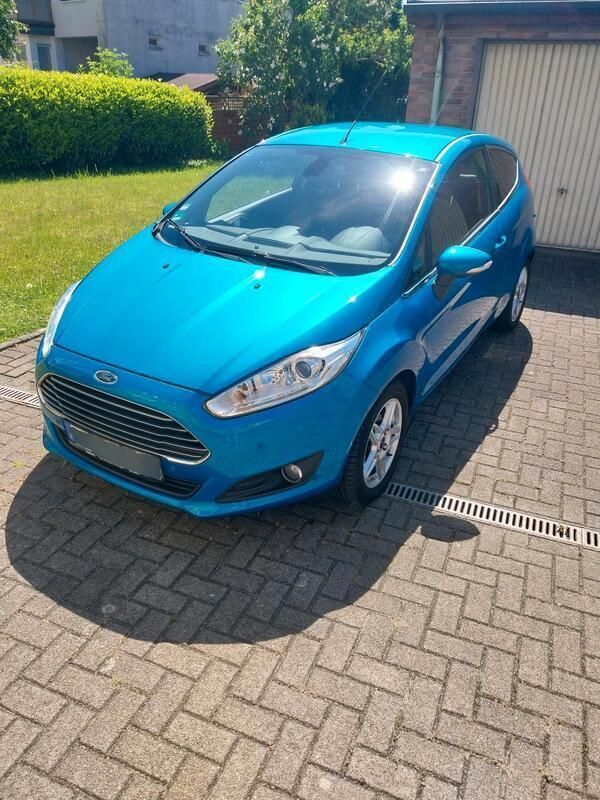 Blau Gebraucht 2013 Ford Fiesta Titanium Kleinwagen | 3.500 € - Bild 1/4