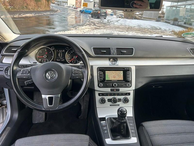 Gebraucht VW Passat 140 PS (102 kW) 2013 Silber Limousine
