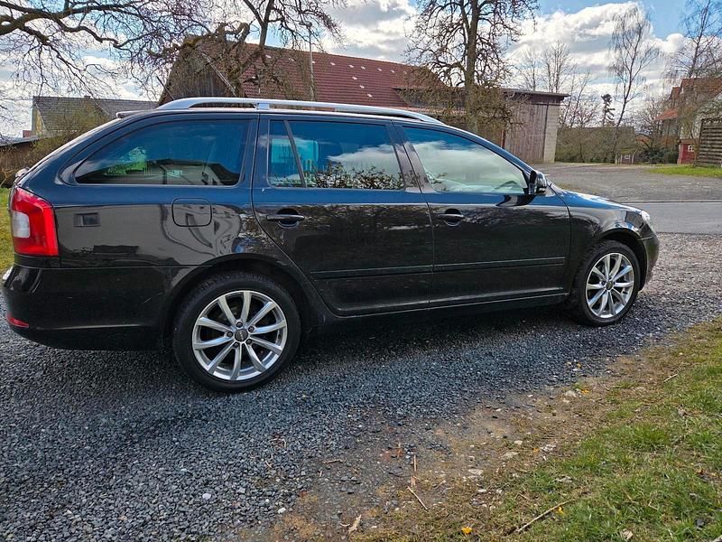 Gebraucht Skoda Octavia 140 PS (102 kW) 2012 Schwarz Kombi