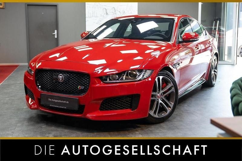 Caldera red Gebraucht 2017 Jaguar XE S Limousine | 28.990 € (Fairer Preis) - Bild 1/2