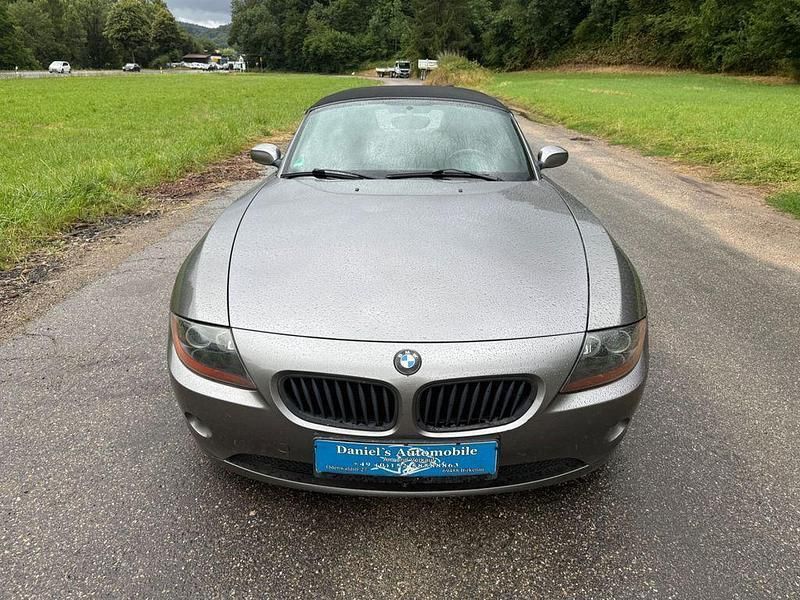 Grau Gebraucht 2003 BMW Z4 Sport Line Cabrio | 8.000 € (Superpreis) - Bild 1/4