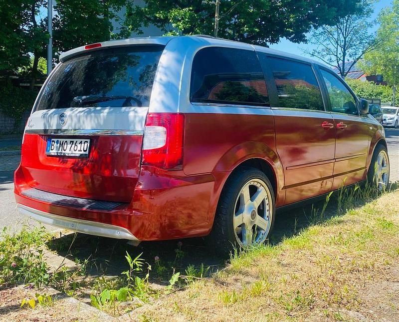 Gebraucht Lancia Voyager Silver 163 PS (119 kW) 2012 Silber Van / Kleinbus