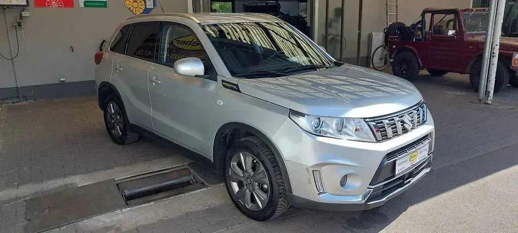 Gebraucht Suzuki Vitara Comfort 111 PS (81 kW) 2019 Silber SUV