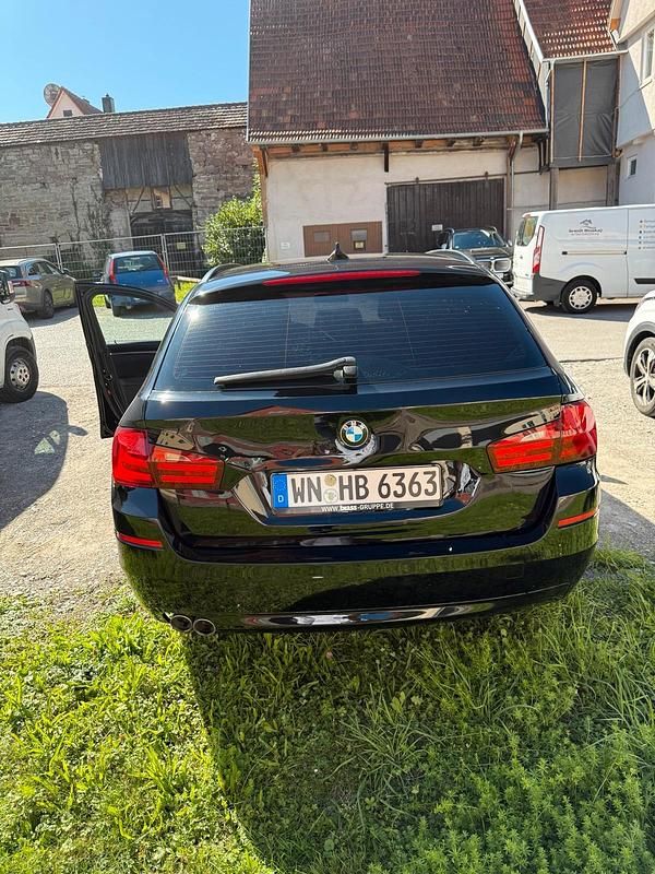 Gebraucht BMW 520 183 PS (134 kW) 2013 Schwarz Kombi