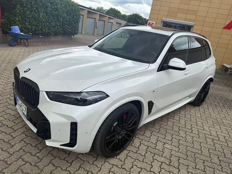 Weiß Gebraucht 2023 BMW X5 Sport Line SUV | 88.999 € - Bild 1/4