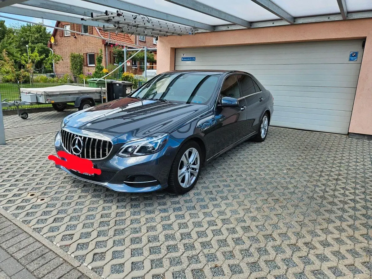 Gebraucht Mercedes E250 Avantgarde 204 PS (150 kW) 2013 Blau Limousine