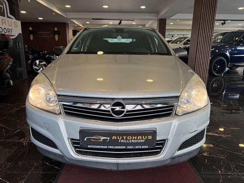 Gebraucht Opel Astra Edition 116 PS (85 kW) 2009 Silber Limousine